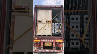 Kolon đã hoàn thành việc chất hàng cho 2 container thiết bị rửa xe, chuyến hàng đang trên đường đến Paraguay!
