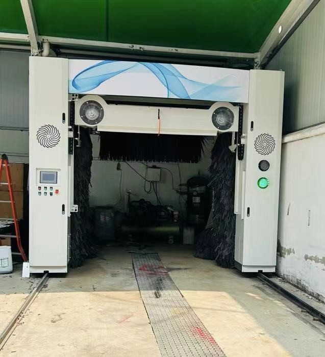 Máy giặt xe garax máy cuộn nước hệ thống phun nước với năm bàn chải 80-100L / xe