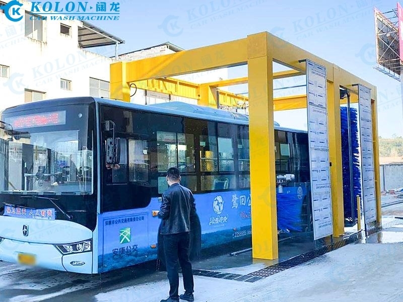 KOLON nhanh chóng và làm sạch Máy làm sạch xe buýt tự động với tốc độ làm sạch 2-3min / xe